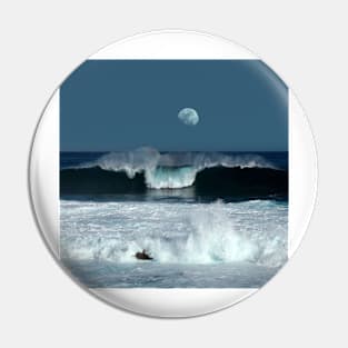 Moon over the ocean (C024/7266) Pin