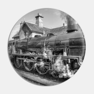 46100 LMS Royal Scot - Black and White Pin