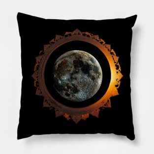 Jut eclipse Solar eclipse black Pillow