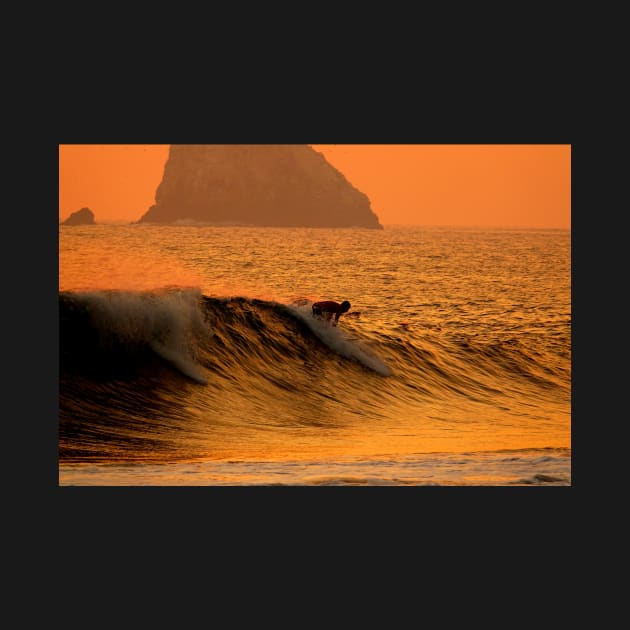 Surfeur au coucher de soleil au Mexique by franck380