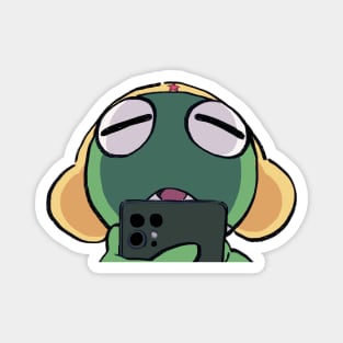 I draw keroro looking at phone / Sergeant Keroro Magnet