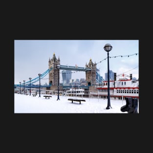 Tower Bridge in snow T-Shirt