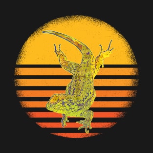 Lizard Chilling Hanging out Retro Sunset Background T-Shirt