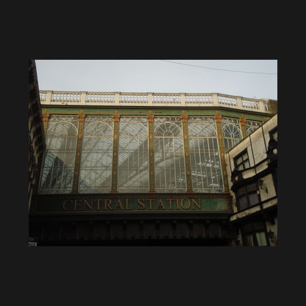 The Hielanman's Umbrella, Central Station, Glasgow by MagsWilliamson