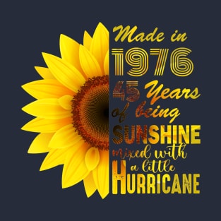 Vintage 1976 Sunflower 45th Birthday Awesome Gift T-Shirt