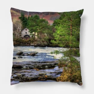 Dochard Falls Pillow