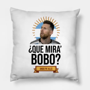 Messi - Qué mira bobo? Andá pa allá - Lionel Messi shirt meme Pillow