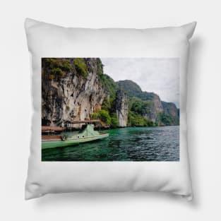 A new Beginning to A Bright Future _ Sailing the World Pillow