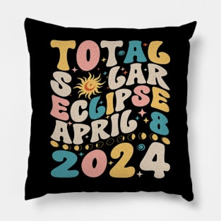 Total Solar Eclipse -retro groovy Pillow