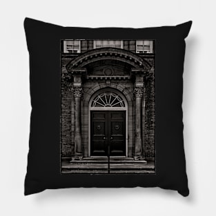 No 27 King's College Circle 1 with Border Pillow