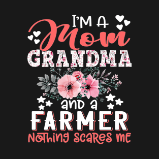 I'm Mom Grandma Farmer Nothing Scares Me Floral Farming Mother Gift T-Shirt