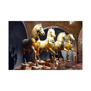 The Triumphal Quadriga of Horses sculpture in St Mark's Basilica, Venice Italy. T-Shirt