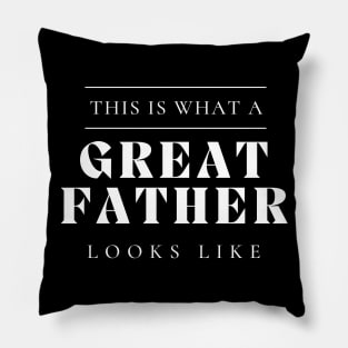 This Is What A Great Father Looks Like. Classic Dad Design for Fathers Day. Pillow