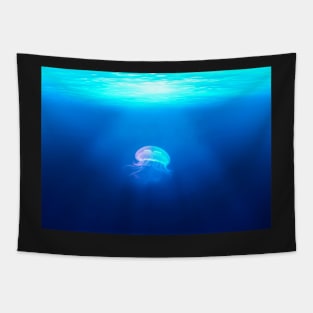 JELLYFISH UNDER THE SUN'S RAYS IN THE BLUE OCEAN DESIGN Tapestry