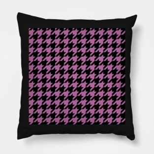 Houndstooth design in bodacious and black Pillow