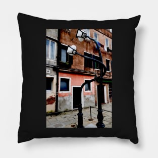 Kissing Lamp-post Pillow