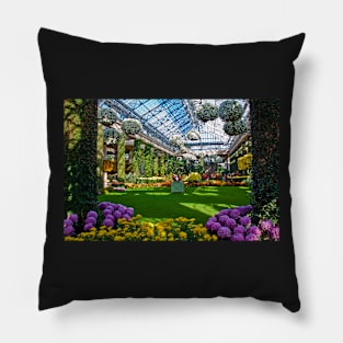 USA. Pennsylvania. Longwood Gardens. Chrysanthemum Festival. Pillow