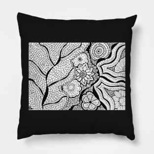 Drawing flowers and leaves pattern Pillow