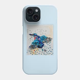 Button kingfisher in flight Phone Case