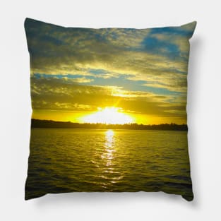 A spectacular sunset Pillow