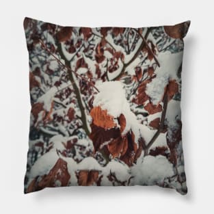 snow covered golden leaves Pillow