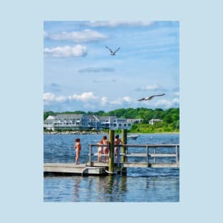 Bristol RI - Little Girls Watching Seagulls T-Shirt