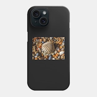 SEA SHELLS AND PEBBLES ON THE SEA SHORE DESIGN Phone Case