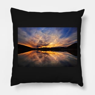 Sunset reflections Pillow