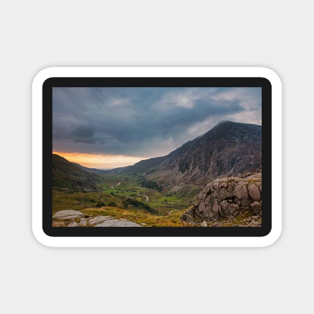 Pen yr Ole Wen and the Ogwen Valley Magnet by dasantillo