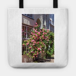 Roses, historical house facade, door, , old town, Lübeck, Schleswig-Holstein, Germany, Europe Tote