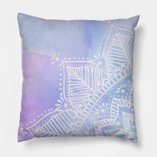 Doodled mandala on watercolor background - lilac Pillow