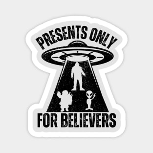 Funny Christmas Alien And Bigfoot Magnet