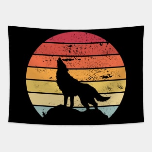 retro wolf howling at the full moon Tapestry