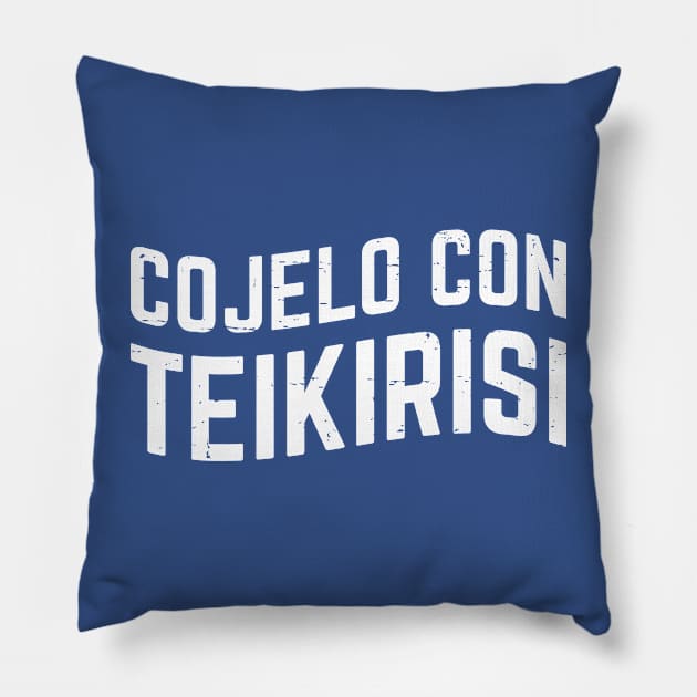 Cogelo con teikirisi Pillow by verde