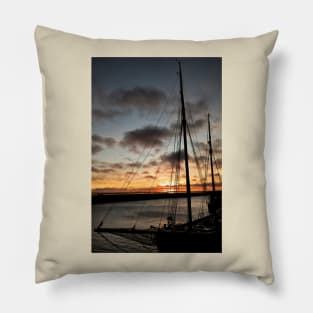 November sunrise Pillow