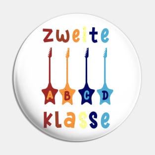 2. Klasse ABCD Rockgitarre Schulbeginn T shirt Pin