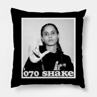 070 Shake B W Poster Pillow