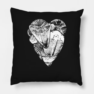 Fossil hunter tshirt - fun paleontology shirt with fossil illustrations in a heart shape Pillow