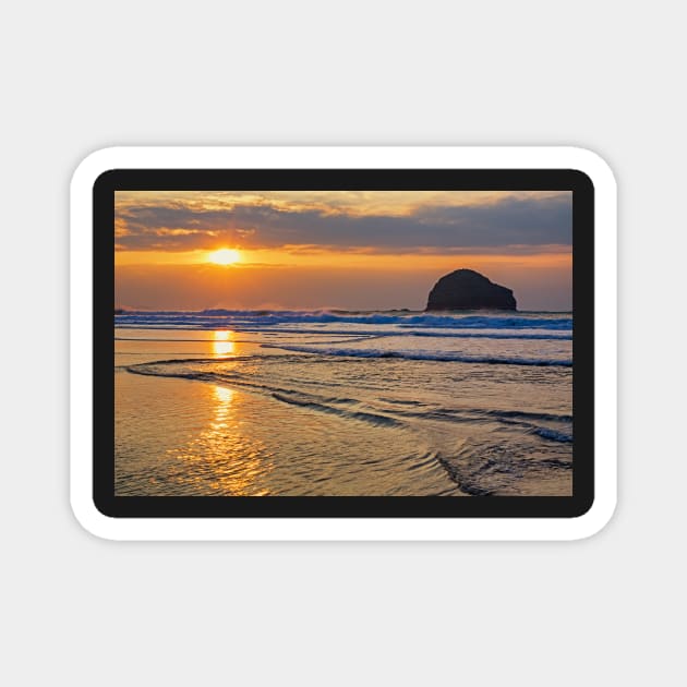 Gull Rock, Trebarwith Strand, Cornwall Magnet by dasantillo