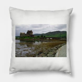 Eilean Donan Castle, Dornie, Scotland Pillow