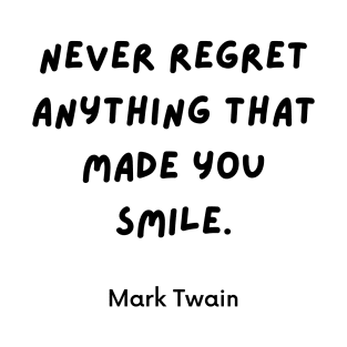 Never regret anything that made you smile. Quotes by Mark Twain T-Shirt