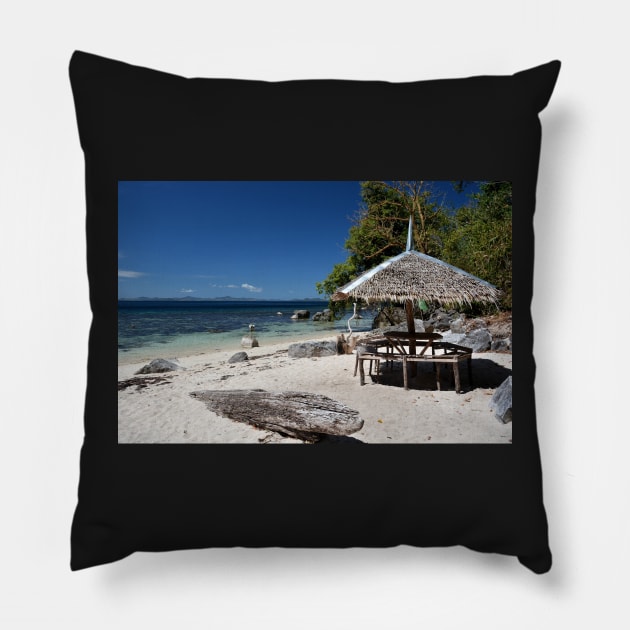 Lagon Palawan, Philippines Pillow by franck380