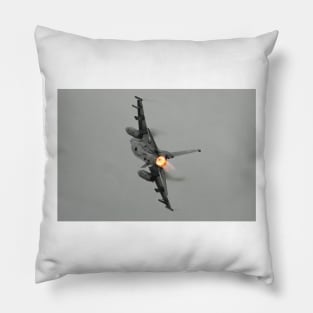 F-16 Afterburner Turn with vapor Pillow