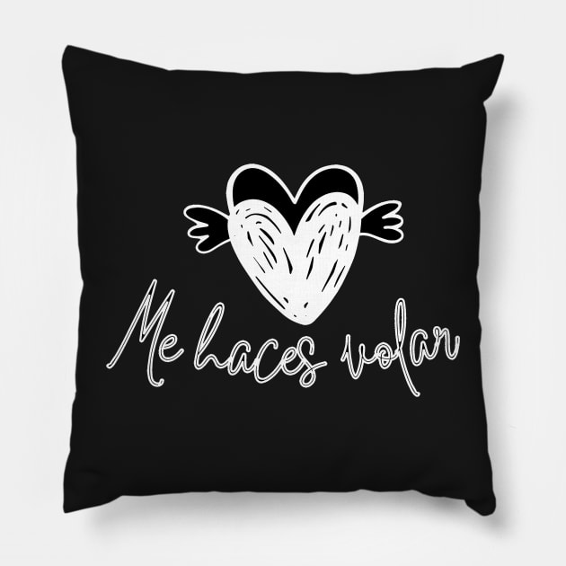 Motivational and romantic phrase in Spanish: You make me fly with two winged hearts. Pillow by Rebeldía Pura