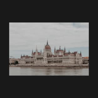 hungarian parliament building T-Shirt