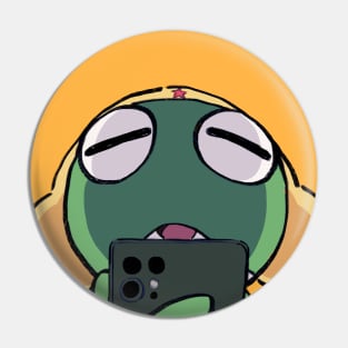 I draw keroro looking at phone / Sergeant Keroro Pin