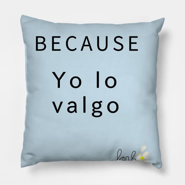 yo lo valgo Pillow by Forli