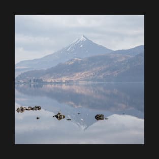 'Serenity Blues', Schiehallion, Loch Rannoch, Highland Perthshire T-Shirt