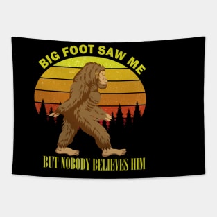 big foot saw me but nobody believes him funny vintage Sasquatch t-shirt Tapestry