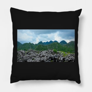 Vietnam - Route de Ha Giang à Dong Van. Plateau karstique Pillow